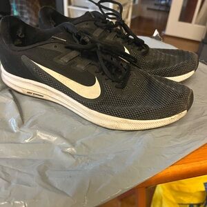 Nike Women's Black and White Sneakers